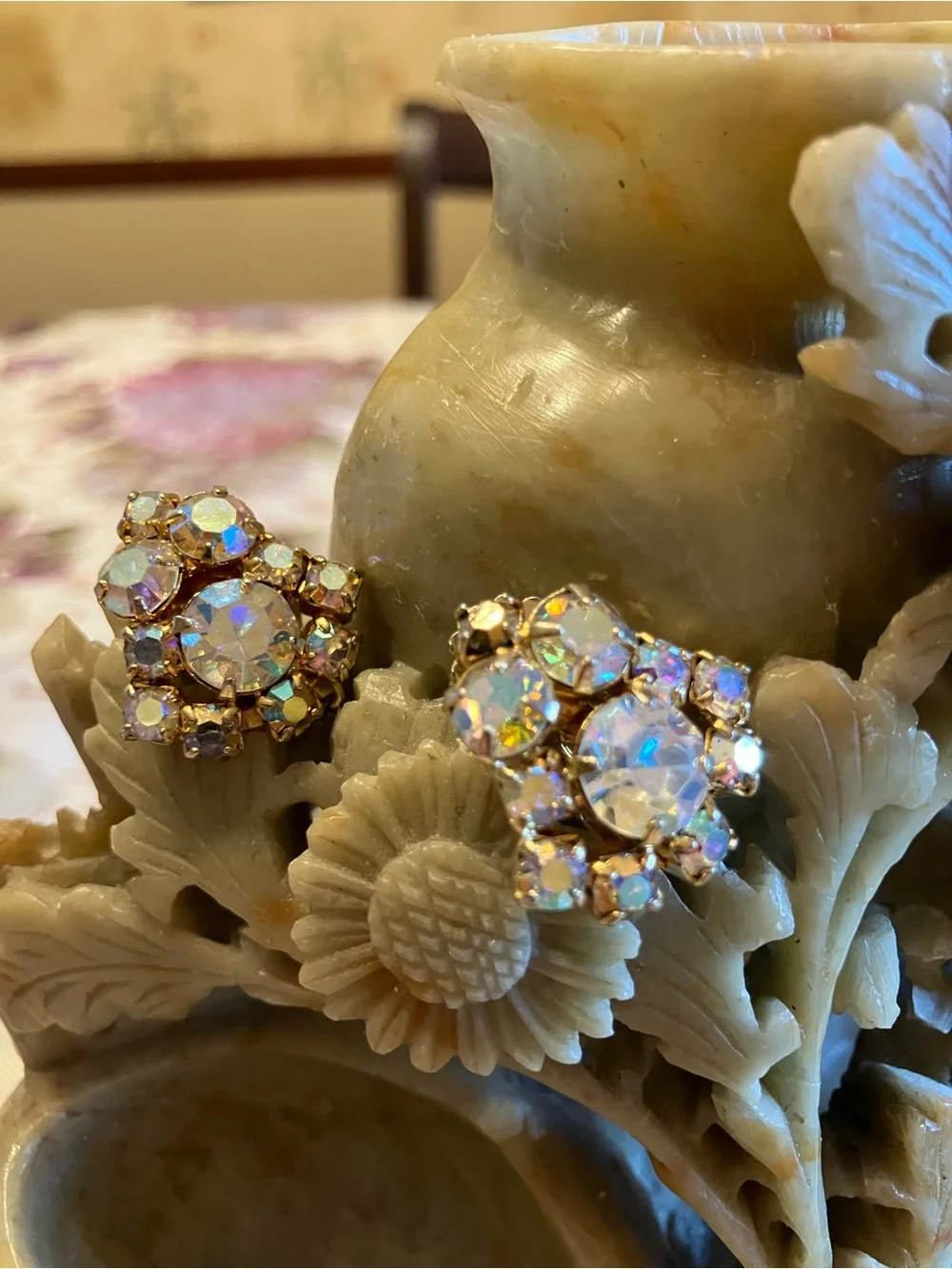 Clip Earrings 1” Aurora BOREALIS - Picture 2 of 7